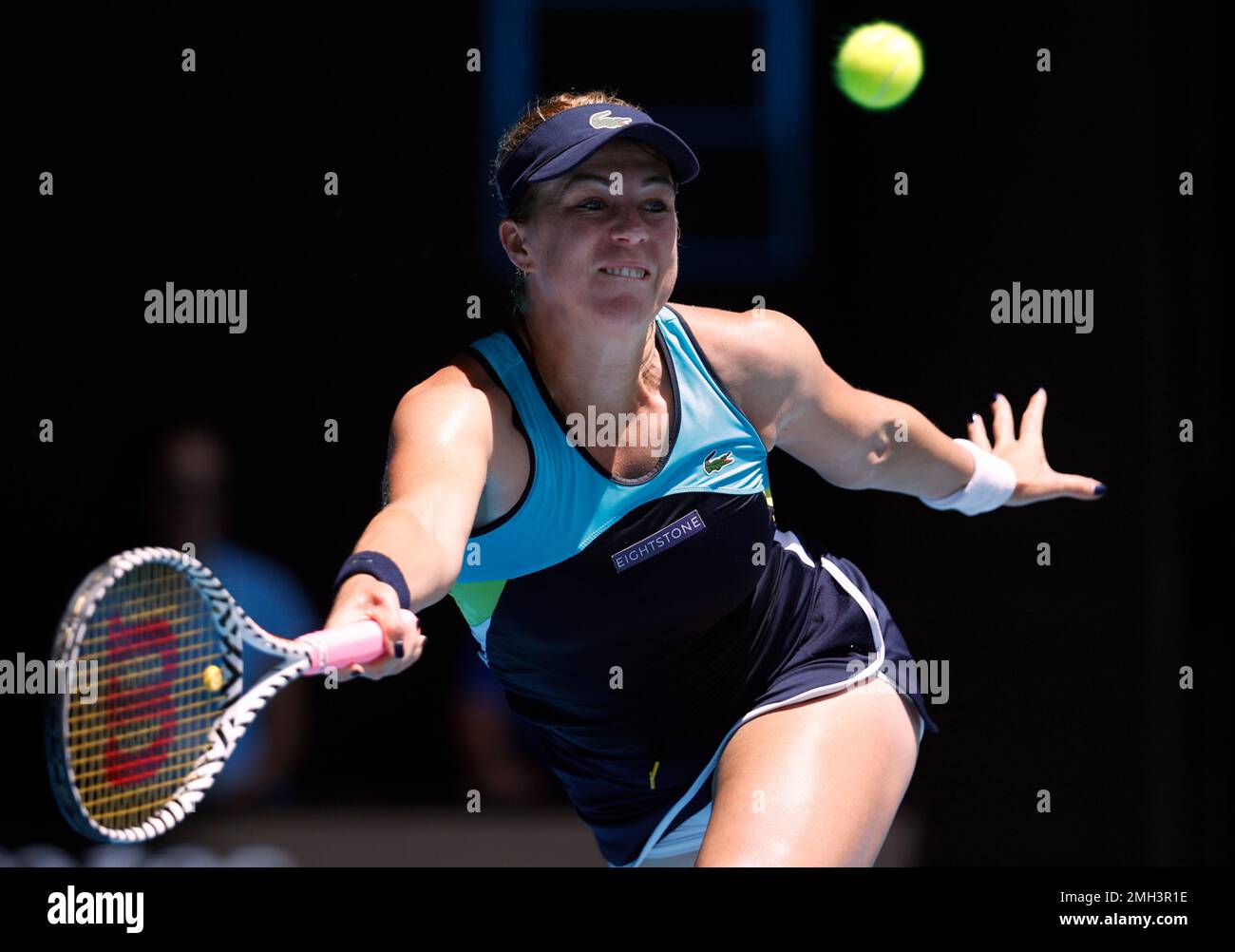 Russia's Anastasia Pavlyuchenkova makes a forehand return to Spain's Garbine Muguruza during their quarterfinal match at the Australian Open tennis championship in Melbourne, Australia, Wednesday, Jan. 29, 2020. (AP Photo/Andy Wong) Stockfoto