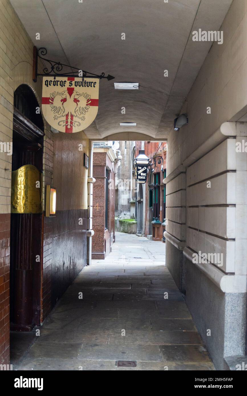 Bengal Court-Schild, eine Gasse in der City of London, Großbritannien, mit George & Vulture Pub Stockfoto