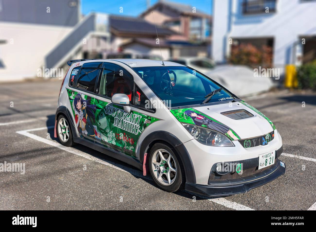 saitama, kawagoe - dez. 31 2022: Mitsubishi Colt Ralliart Version-R dekoriert mit Vinylfolie Illustration einer weiblichen Idol-Figur des japanischen M. Stockfoto