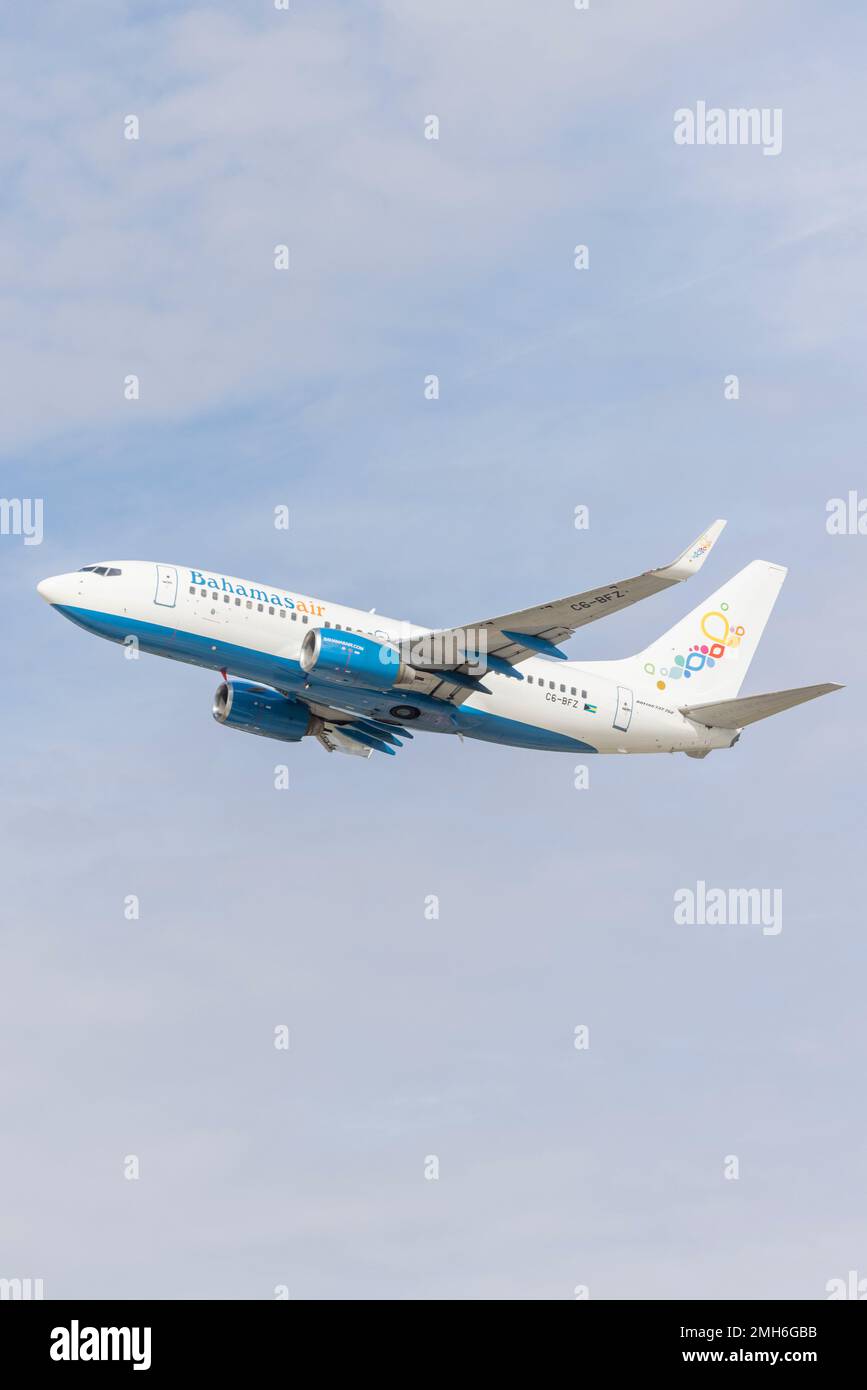 Am 6. Januar 2023 startet ein Bahamas Air Jet vom internationalen Flughafen Fort Lauderdale Stockfoto