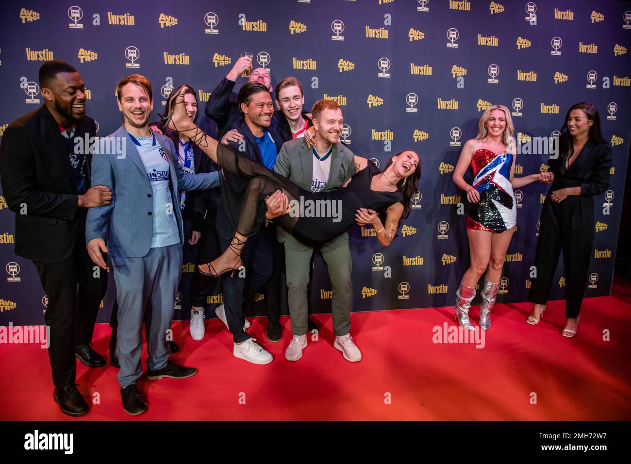 HILVERSUM - FCA Daily und VrouwMibo auf dem roten Teppich vor dem Golden RadioRing Gala 2023. ANP FERDY DAMMAN netherlands Out - belgium Out Credit: ANP/Alamy Live News Stockfoto