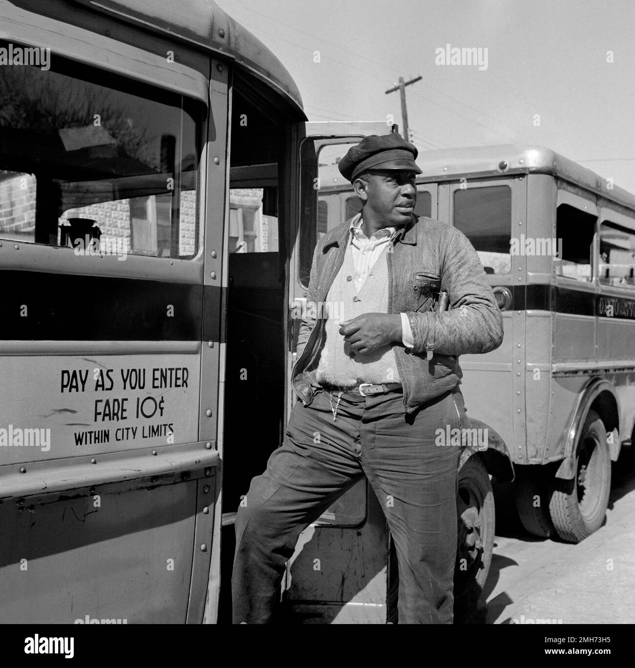 Busfahrer wartet auf Passagiere, Daytona Beach, Florida, USA, Gordon Parks, USA Office of war Information, Februar 1943 Stockfoto