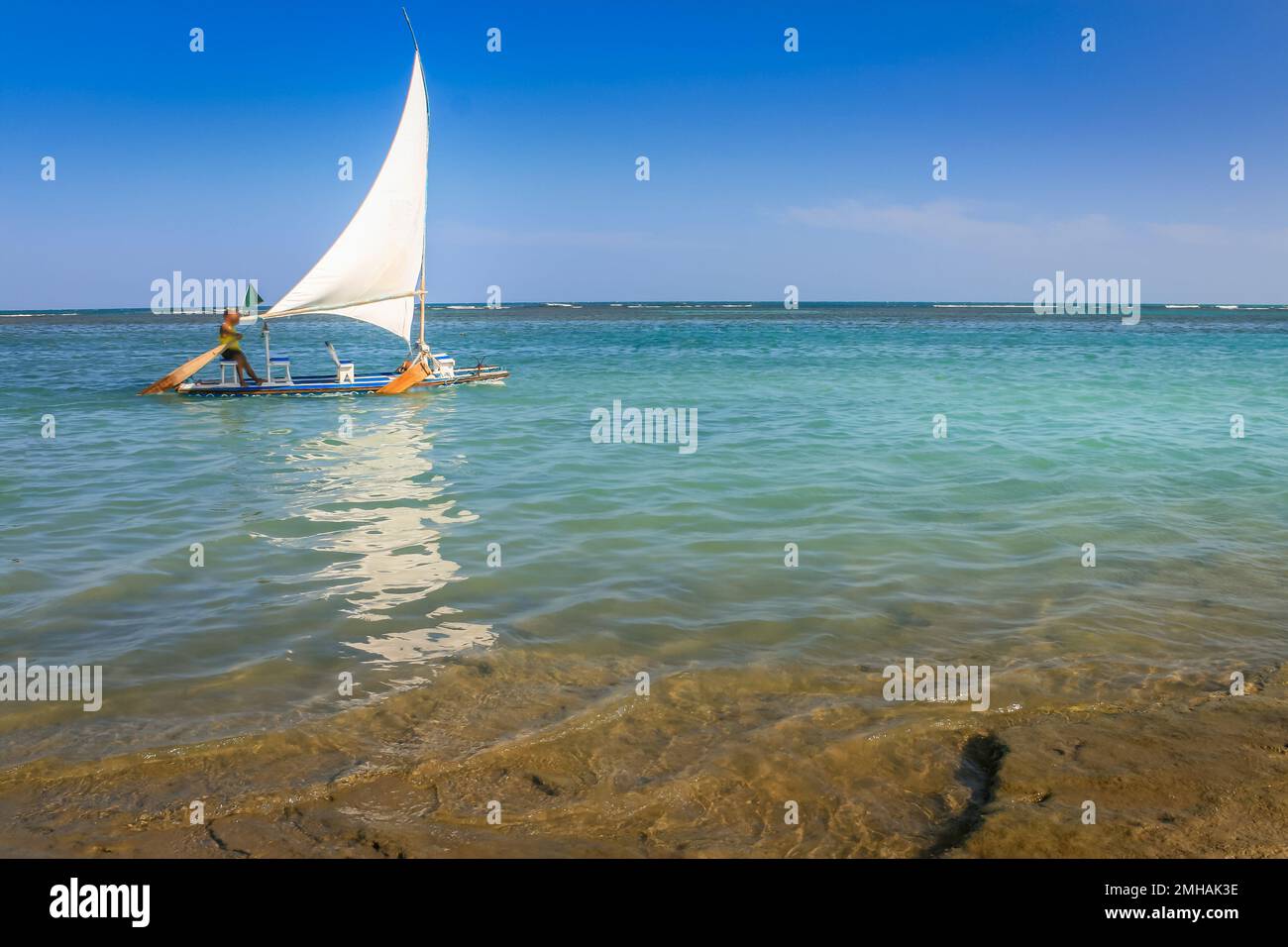 Carneiros Beach und jangada Boot in Pernambuco, Nordosten Brasiliens, Südamerika Stockfoto