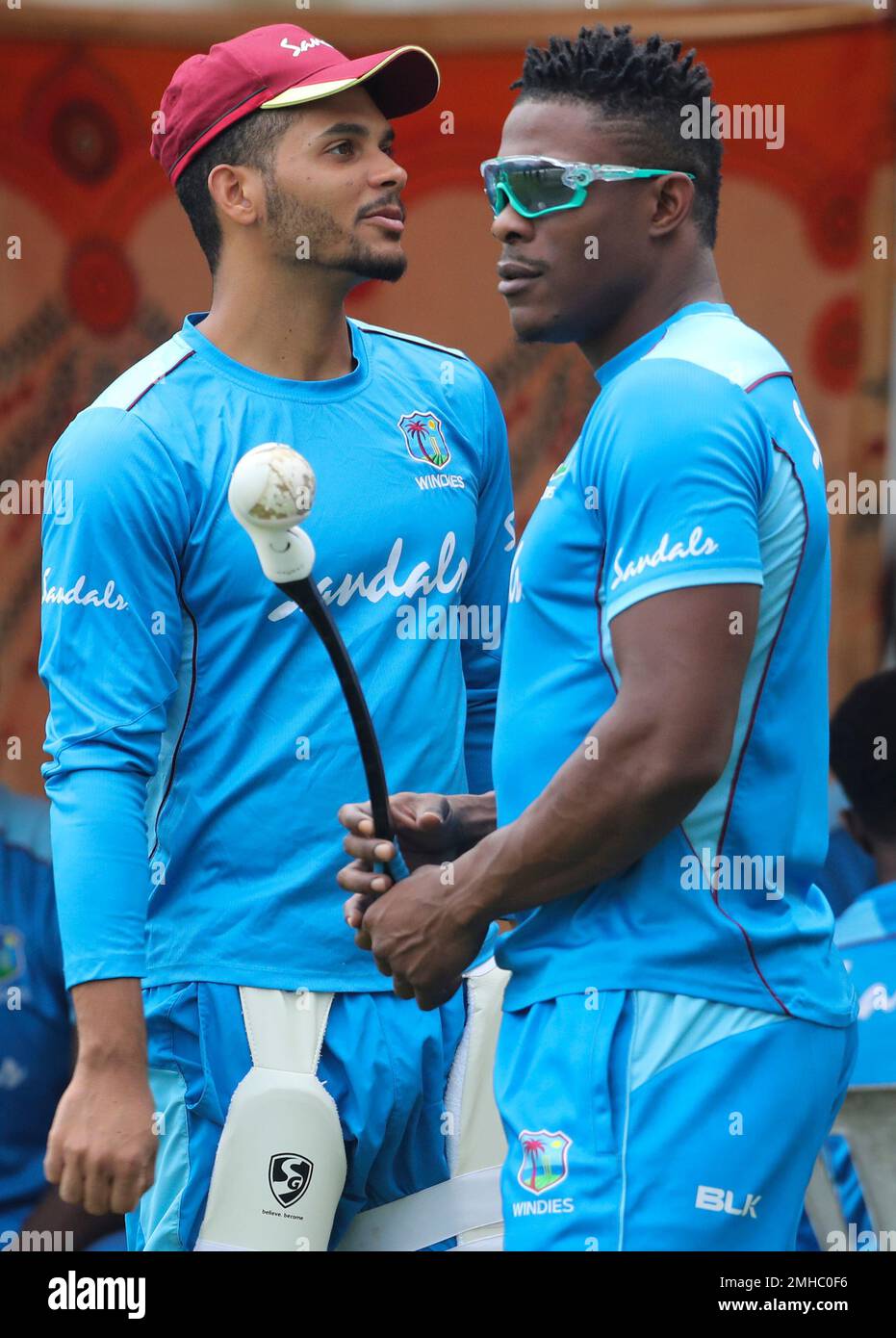 West Indies' Brandon King, left, and Sheldon Cottrell attend a training session ahead of their first one day international cricket match against India, in Chennai, India, Saturday, Dec. 14, 2019. (AP Photo/Aijaz Rahi) Stockfoto