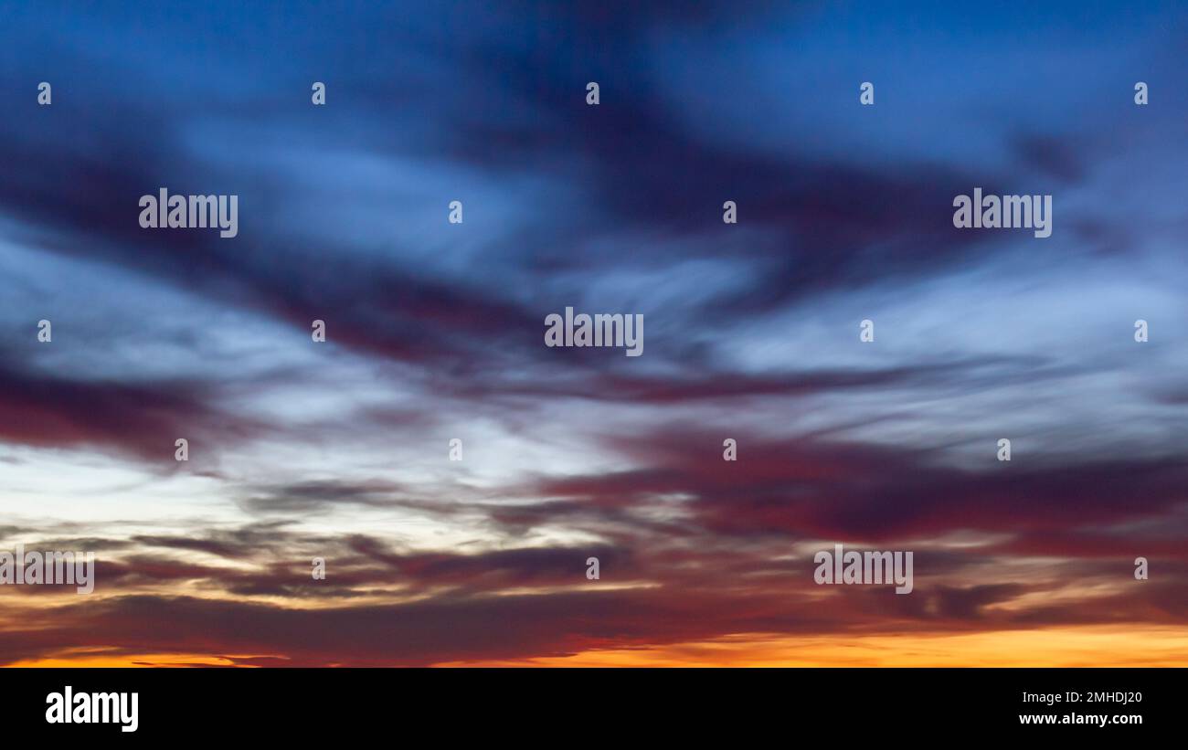 Wolkenlandschaft, Blick nach oben, Himmelsersatzfotos Stockfoto