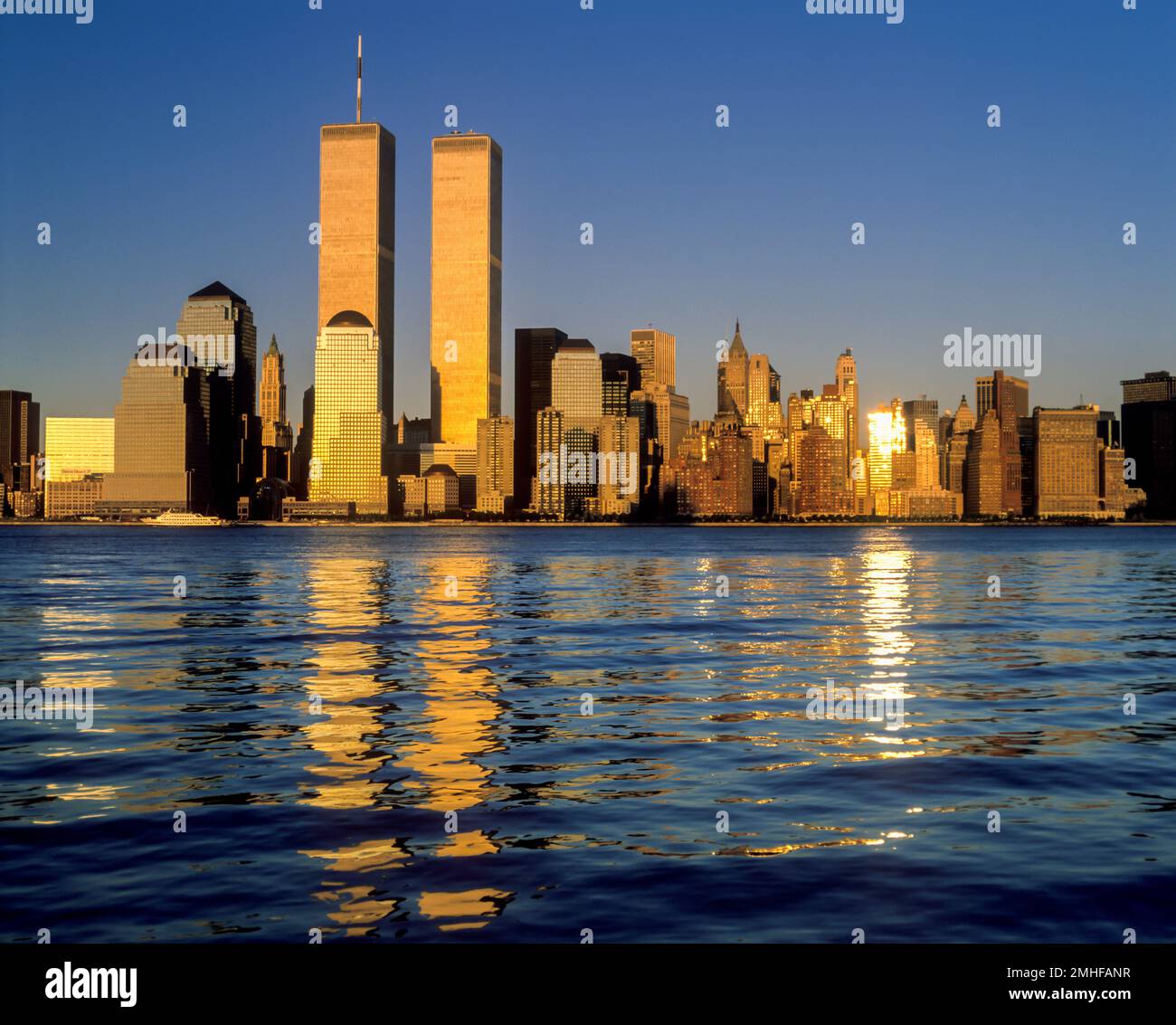 1989 historische Twin Towers (© MINORU YAMASAKI 1973) DOWNTOWN SKYLINE HUDSON RIVER MANHATTAN NEW YORK CITY USA Stockfoto