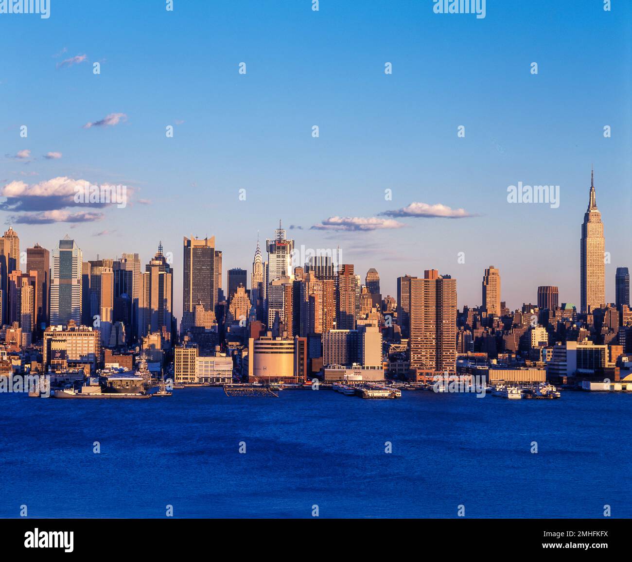 2001 HISTORISCHE SKYLINE VON MIDTOWN HUDSON RIVER MANHATTAN NEW YORK CITY USA Stockfoto