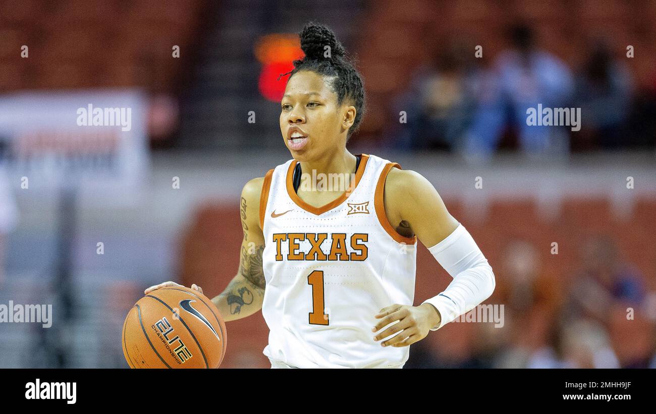 Texas guard Sug Sutton (1) drives the ball down court against Arizona during an NCAA basketball game on Sunday, November 17, 2019 in Austin, Texas. (AP Photo/Stephen Spillman) Stockfoto