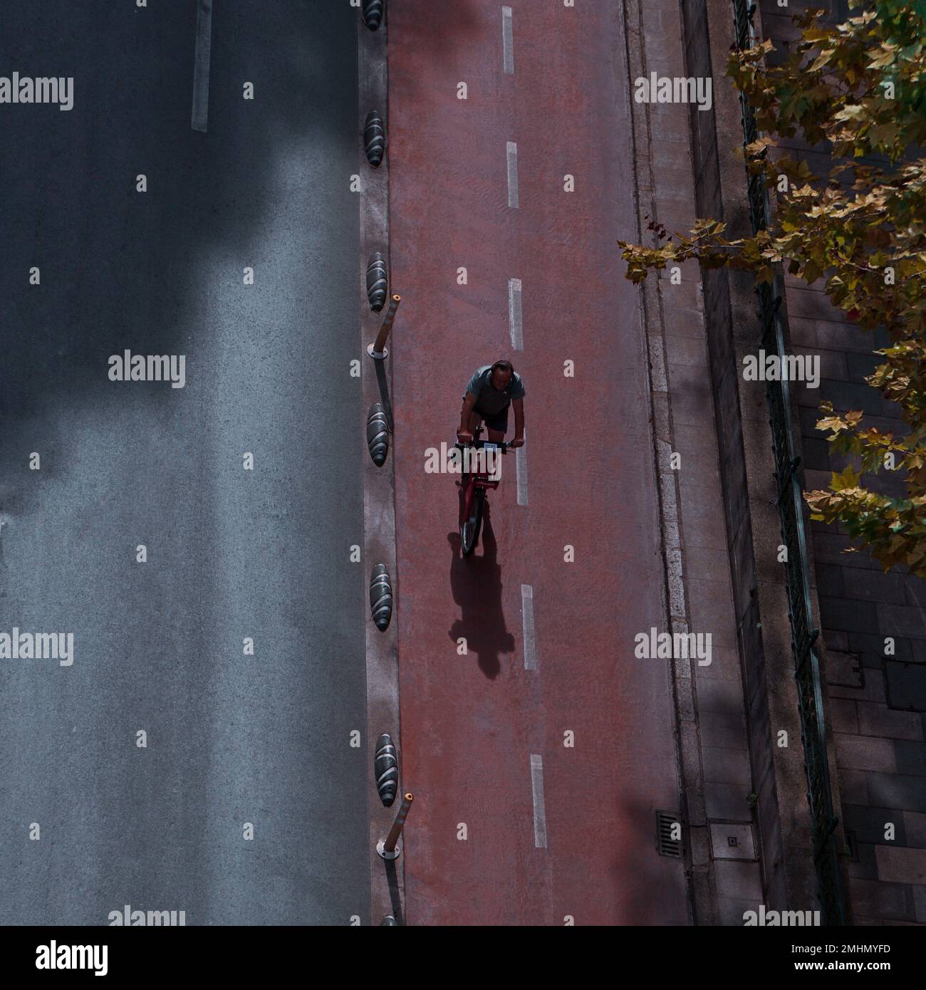 Radfahrer auf der Straße, Fahrradfahrer in Bilbao, Spanien Stockfoto