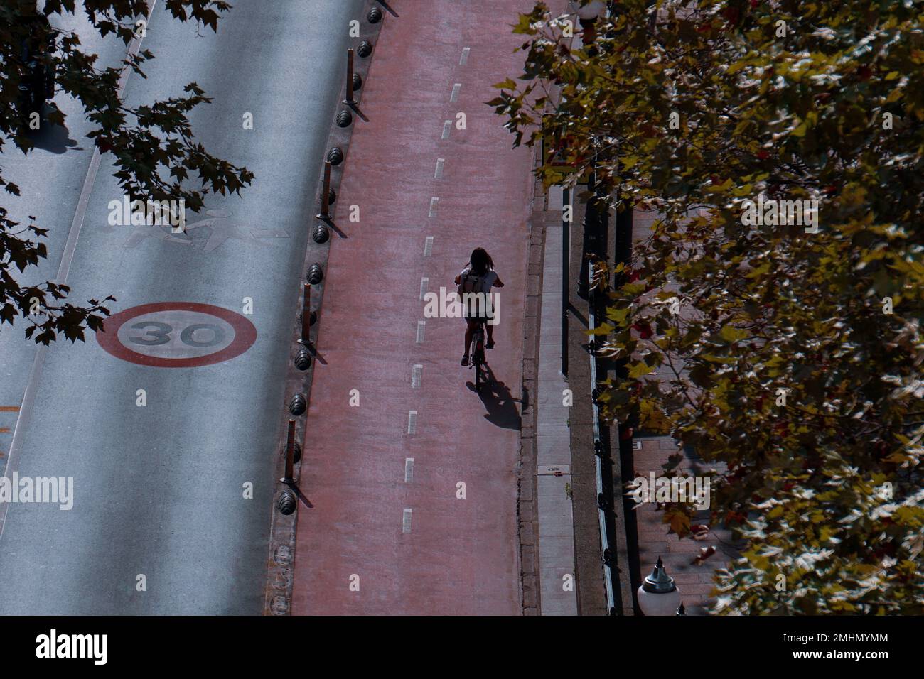 Radfahrer auf der Straße, Fahrradfahrer in Bilbao, Spanien Stockfoto