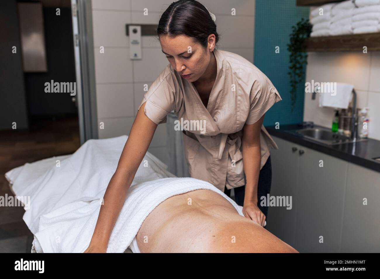 Person, die sich massiert Stockfoto