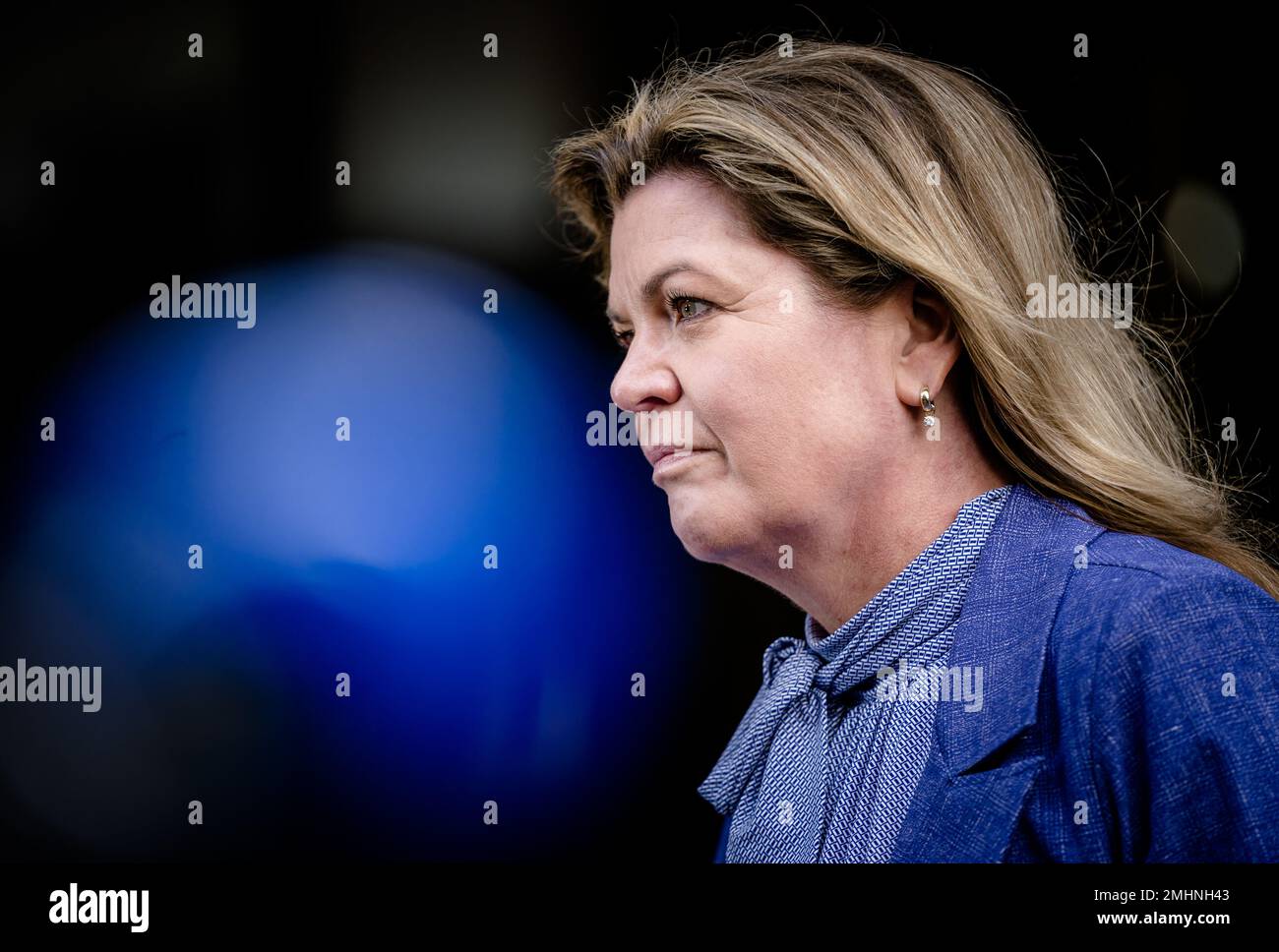 DEN HAAG - Christianne van der Wal-Zeggelink, Ministerin für Natur und Stickstoff, bei Ankunft im Binnenhof vor der wöchentlichen Tagung des Ministerrates. ANP BART MAAT netherlands Out - belgium Out Credit: ANP/Alamy Live News Stockfoto