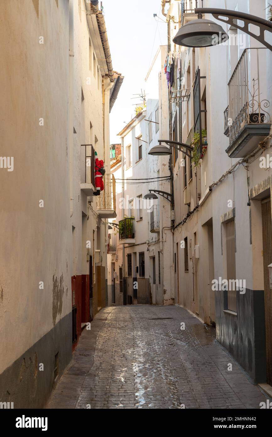 Eine enge Straße im Dorf Callosa d'en Sarriá Spanien Stockfoto