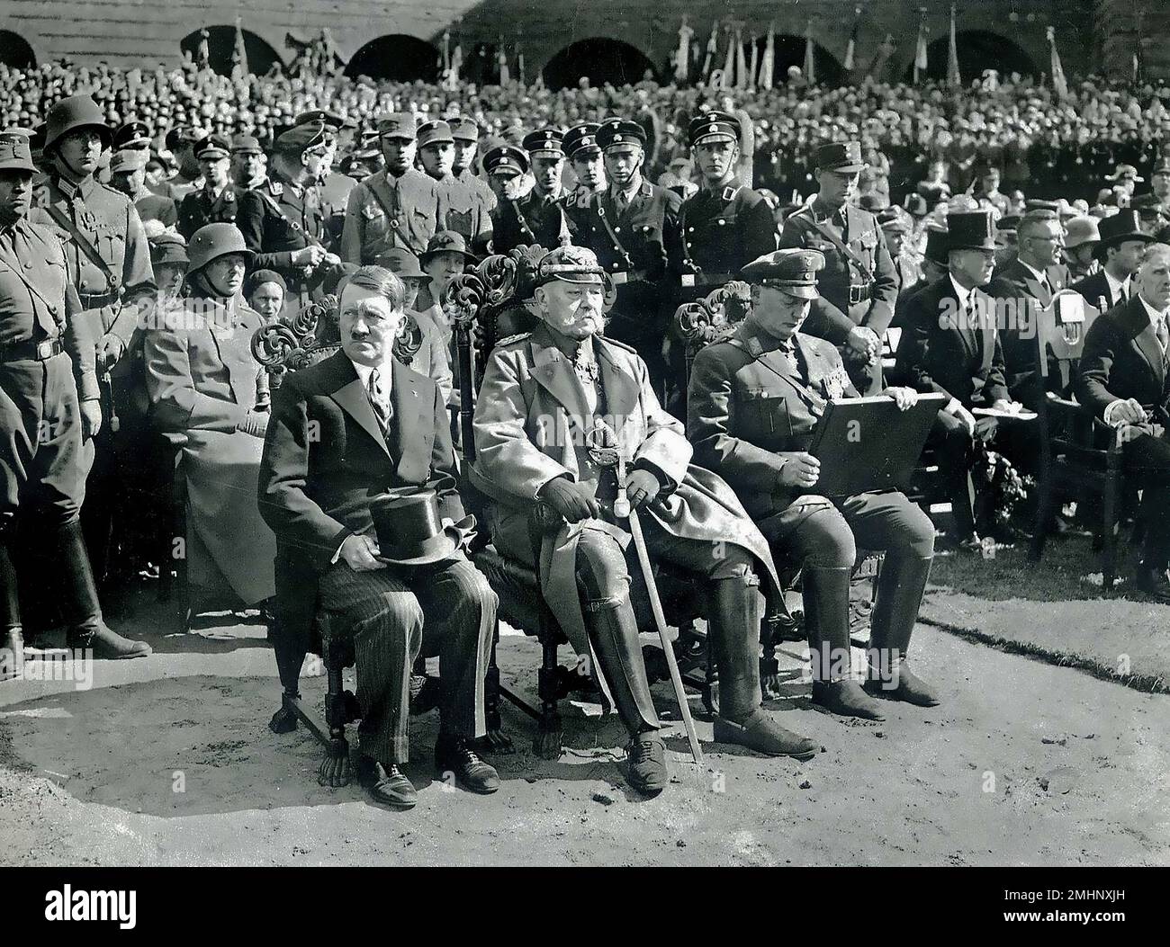 Adolf Hitler und Paul von Hindenburg 1933 - deutsches Nazi-Propagandaposter Stockfoto