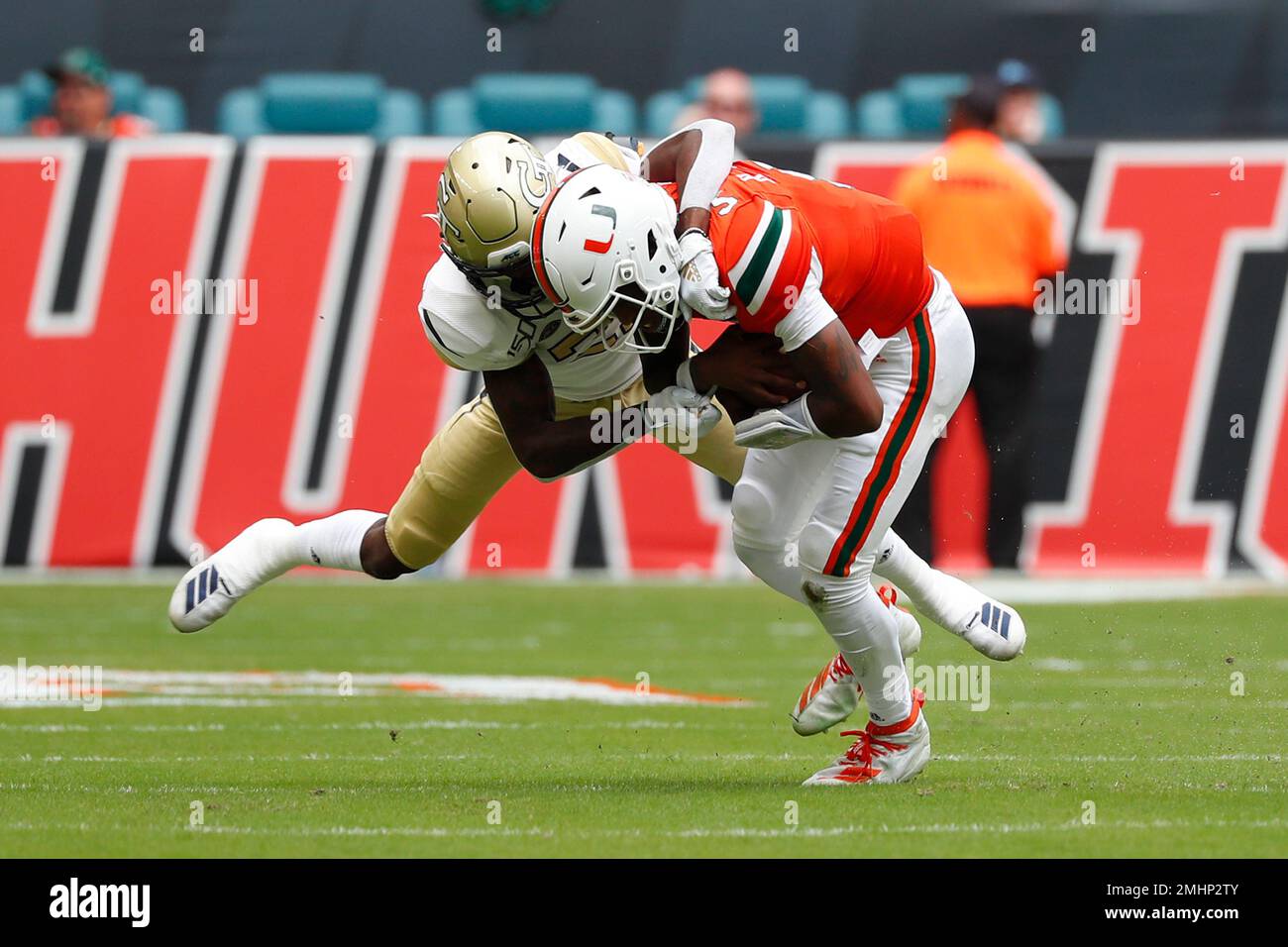 Georgia Tech defensive back Zamari Walton, rear, takes down Miami quarterback N'Kosi Perry during the first half of an NCAA college football game, Saturday, Oct. 19, 2019, in Miami Gardens, Fla. (AP Photo/Wilfredo Lee) Stockfoto