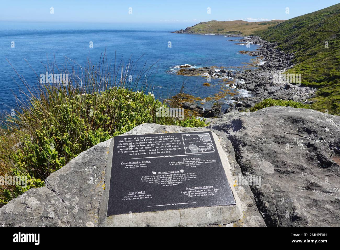 Gedenkstätte für die fünf Menschen, die 1998 bei dem Unfall der Southern Air Cessna starben und von Stewart Island nach Invercargill, Neuseeland, zurückkehrten Stockfoto
