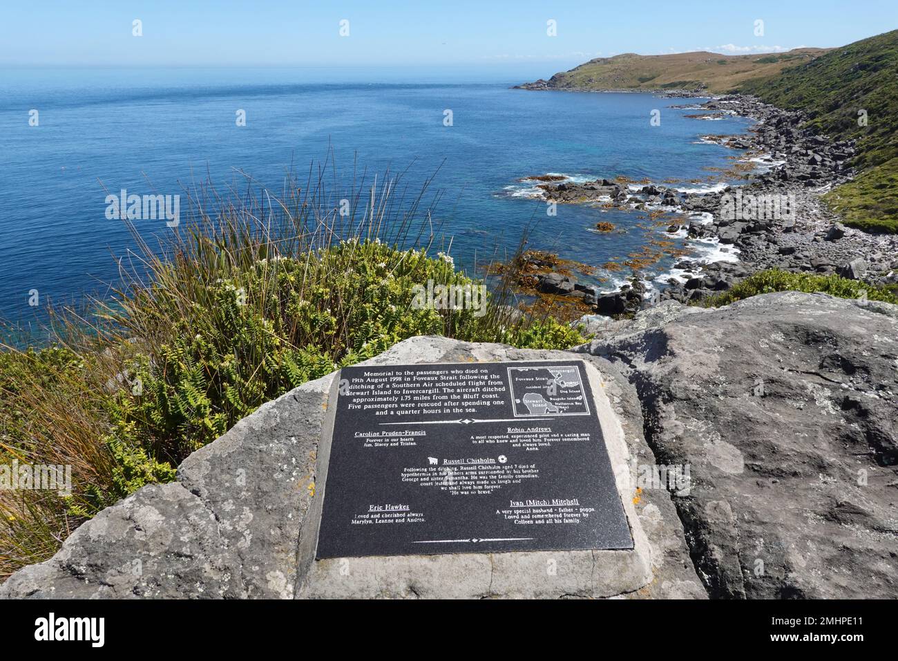 Gedenkstätte für die fünf Menschen, die 1998 bei dem Unfall der Southern Air Cessna starben und von Stewart Island nach Invercargill, Neuseeland, zurückkehrten Stockfoto