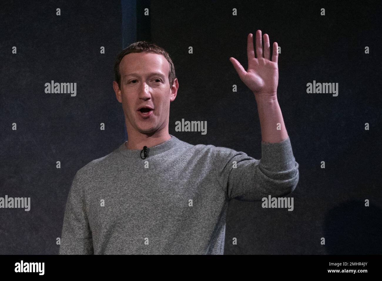 Facebook CEO Mark Zuckerberg speaks about "News Tab" at the Paley Center, Friday, Oct. 25, 2019 in New York. The new feature in the Facebook mobile app will display headlines — and nothing else — from the Wall Street Journal, the Washington Post, BuzzFeed News, Business Insider, NBC, USA Today and the Los Angeles Times, among others.(AP Photo/Mark Lennihan) Stockfoto