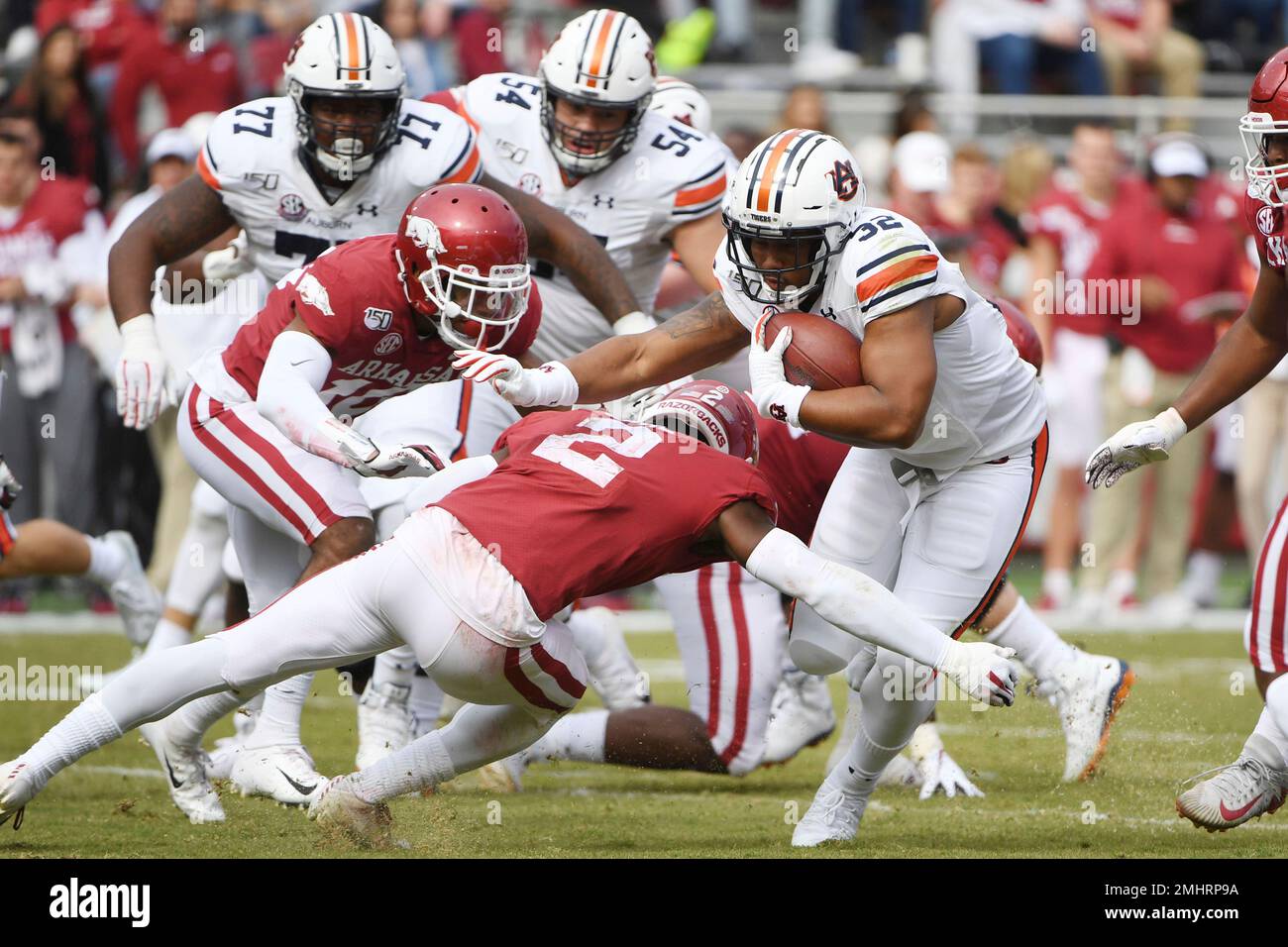 Auburn running back Malik Miller runs the ball against Arkansas during the first half of an NCAA college football game, Saturday, Oct. 19, 2019 in Fayetteville, Ark. (AP Photo/Michael Woods) Stockfoto