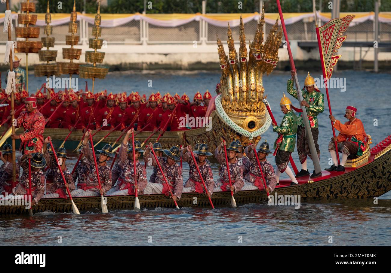Oarsmen paddle their boat during the dress rehearsal for the Royal ...