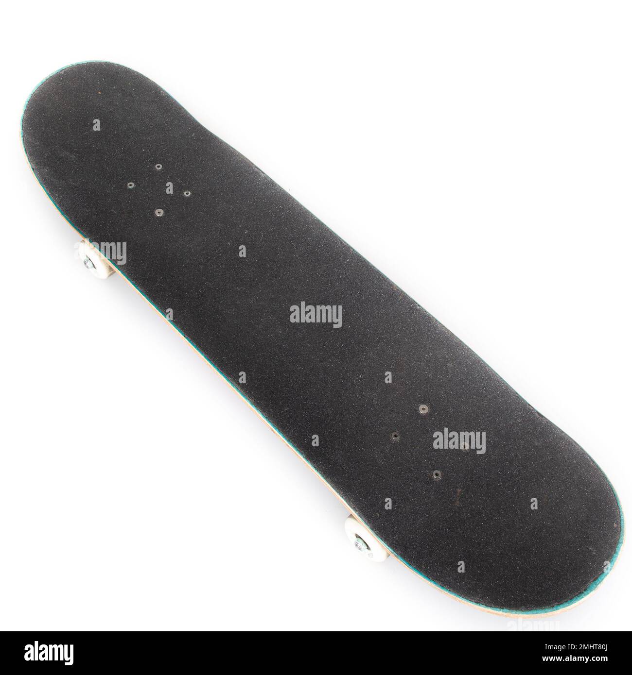 Skateboard einzelne schwarze Platine isoliert auf weißem Hintergrund in flacher Draufsicht Stockfoto
