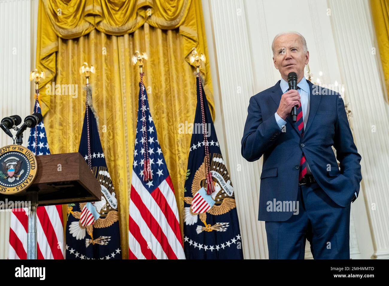 Washington, Vereinigte Staaten von Amerika. 24. Januar 2023. US-Präsident Joe Biden spricht während eines Empfangs, der neue Mitglieder des 118. Kongresses im East Room des Weißen Hauses begrüßt, am 24. Januar 2023 in Washington, D.C. Kredit: Erin Scott/White House Photo/Alamy Live News Stockfoto