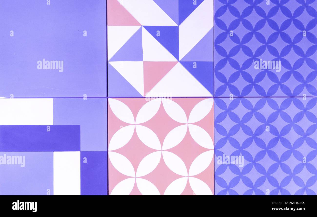 Lilafarbene nahtlose Azulejo Fliese mit geometrischen Motiven auf dem Hintergrund Stockfoto