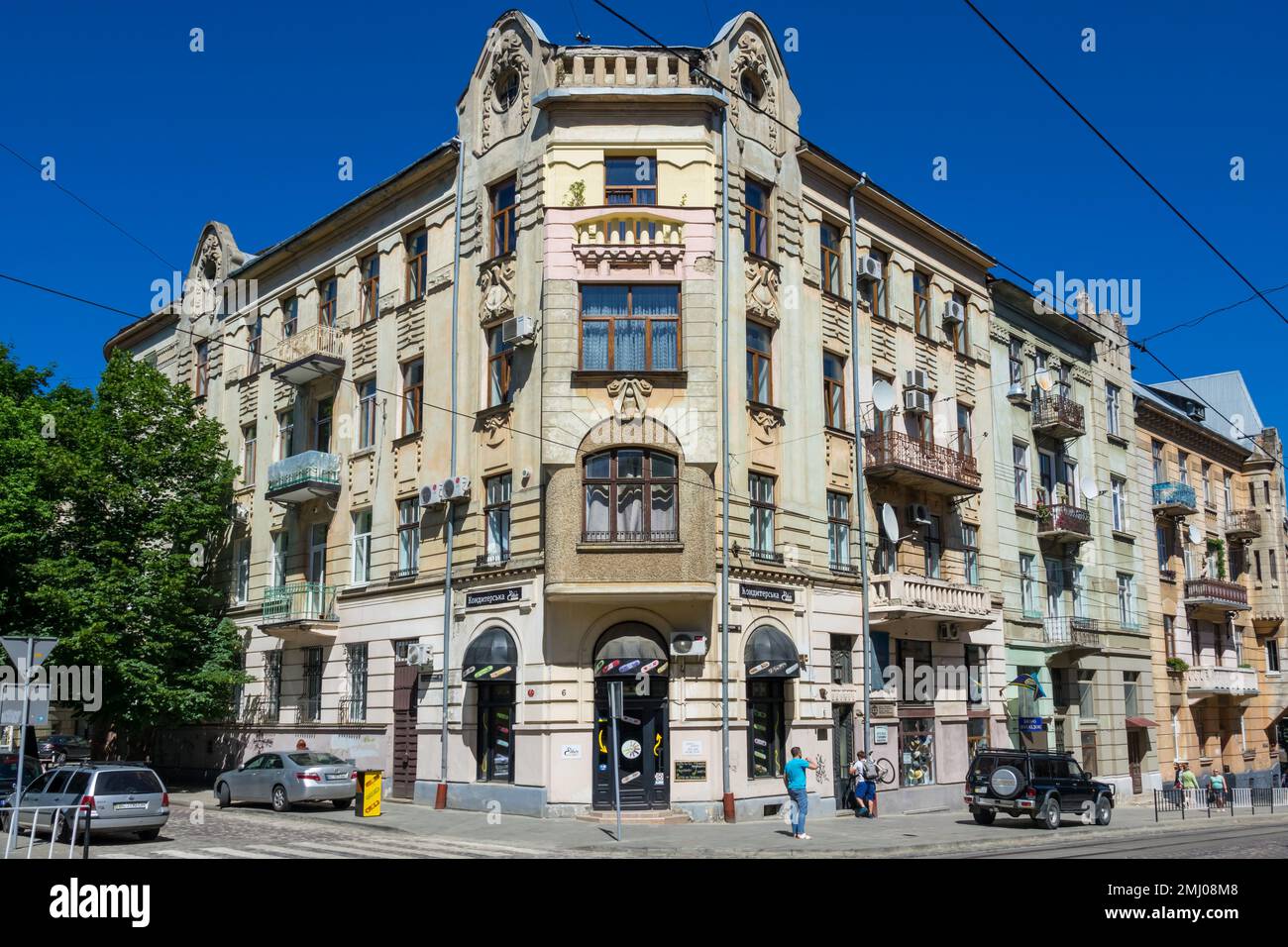 Kunstvolles altes Apartmenthaus in Lemberg, Ukraine. Stockfoto