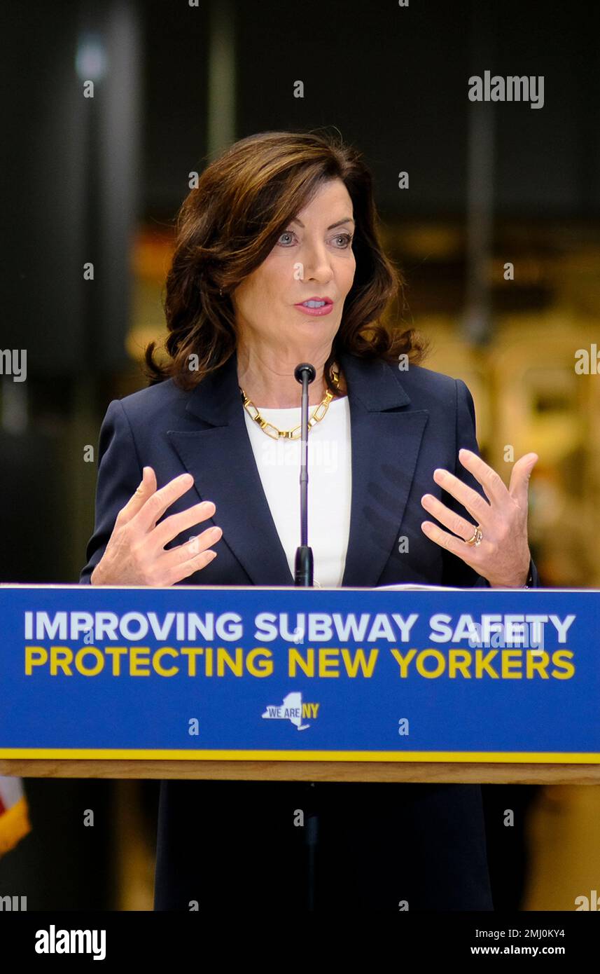 New York, New York, USA. 27. Januar 2023. - NY-Gouverneur Kathy Hochul und Bürgermeister Eric Adams treffen sich am 27. Januar 2023 im Fulton Transit Center, um über die Sicherheit im New Yorker Transitsystem zu sprechen. Kredit: Katie Godowski/Media Punch/Alamy Live News Stockfoto