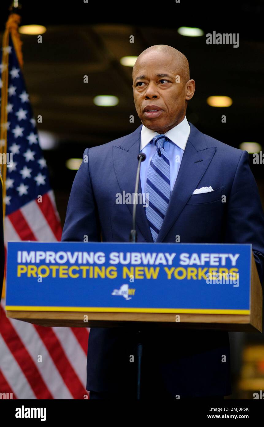 New York, New York, USA. 27. Januar 2023. - NY-Gouverneur Kathy Hochul und Bürgermeister Eric Adams treffen sich am 27. Januar 2023 im Fulton Transit Center, um über die Sicherheit im New Yorker Transitsystem zu sprechen. Kredit: Katie Godowski/Media Punch/Alamy Live News Stockfoto