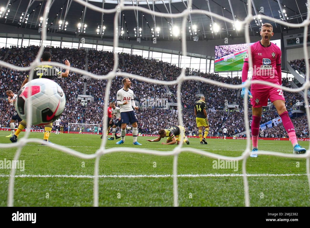 Southampton's goalkeeper Angus Gunn screams as he watches Tottenham's Harry Kane's shot, far left celebrating, go into the net as he scored his side's second goal during the English Premier League soccer match between Tottenham Hotspur and Southampton at the White Heart Lane stadium in London, Saturday, Sept. 28, 2019. Tottenham's Christian Eriksen, center, celebrates. (AP Photo/Ian Walton) Stockfoto