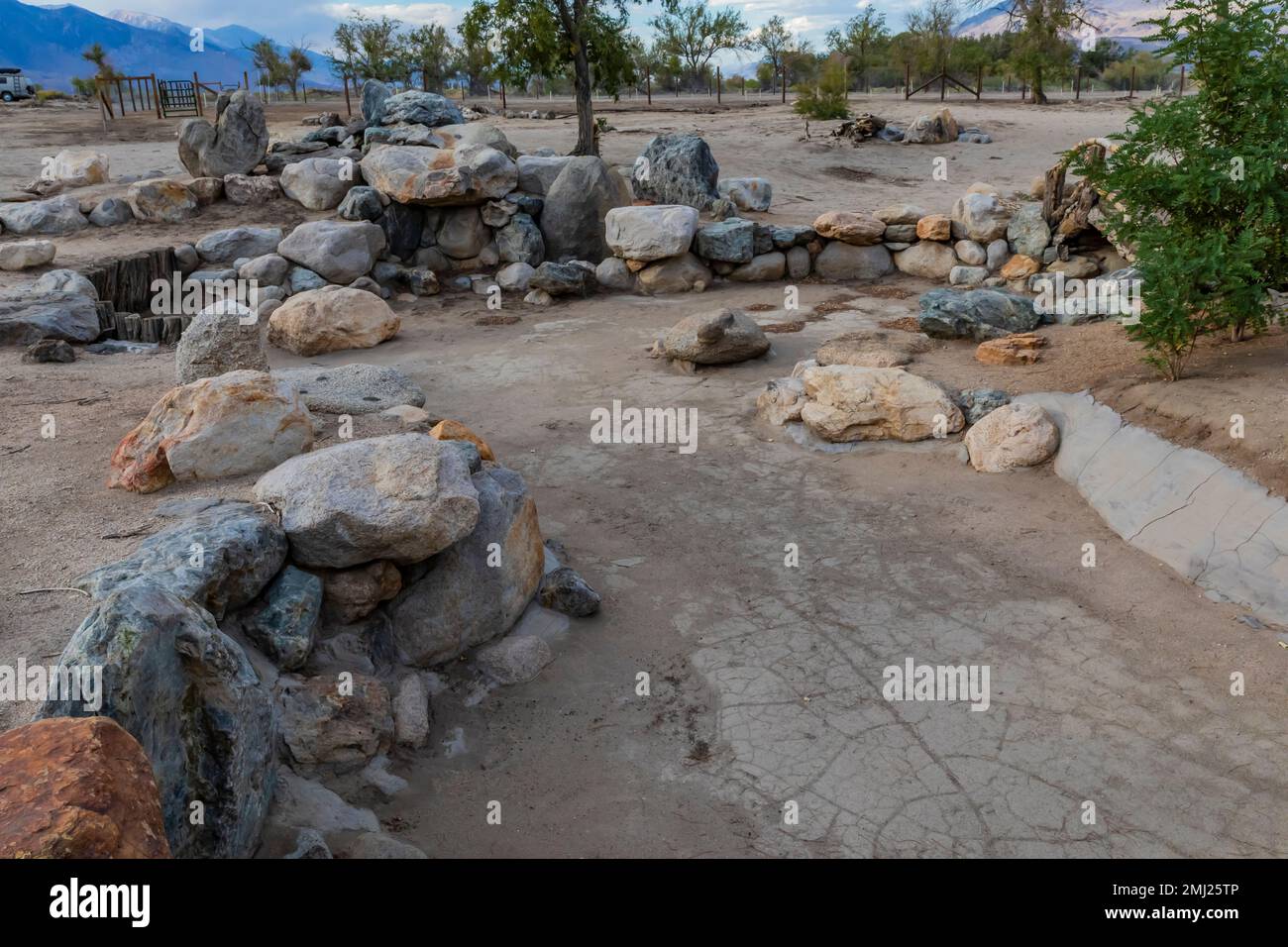 Merritt Park, einst ein Ort der ruhigen Schönheit, geschaffen von Internees, in Manzanar National Historic Site, Owens Valley, Kalifornien, USA Stockfoto