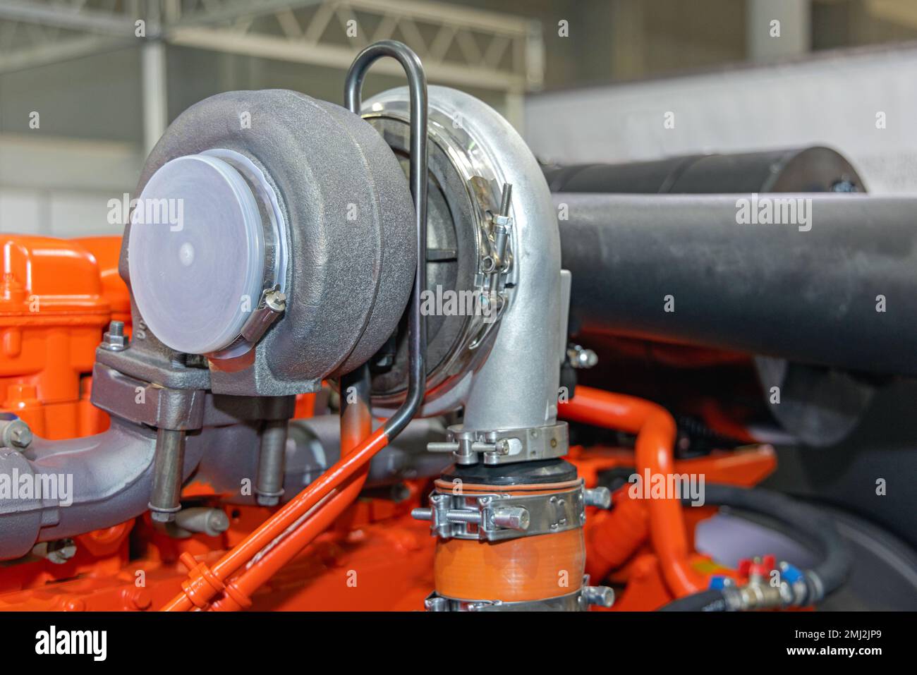 Turbokompressor oben am Big Diesel Motor Stockfoto