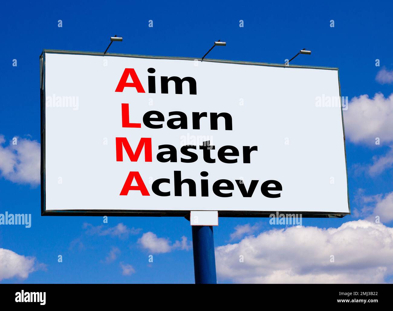 ALMA AIM Lerner Meister erreichen Symbol. Konzeptbegriffe ALMA AIM Learning Master Achievement auf großen Reklametafeln vor dem wunderschönen blauen Himmel. Business ALMA AIM Learn Stockfoto