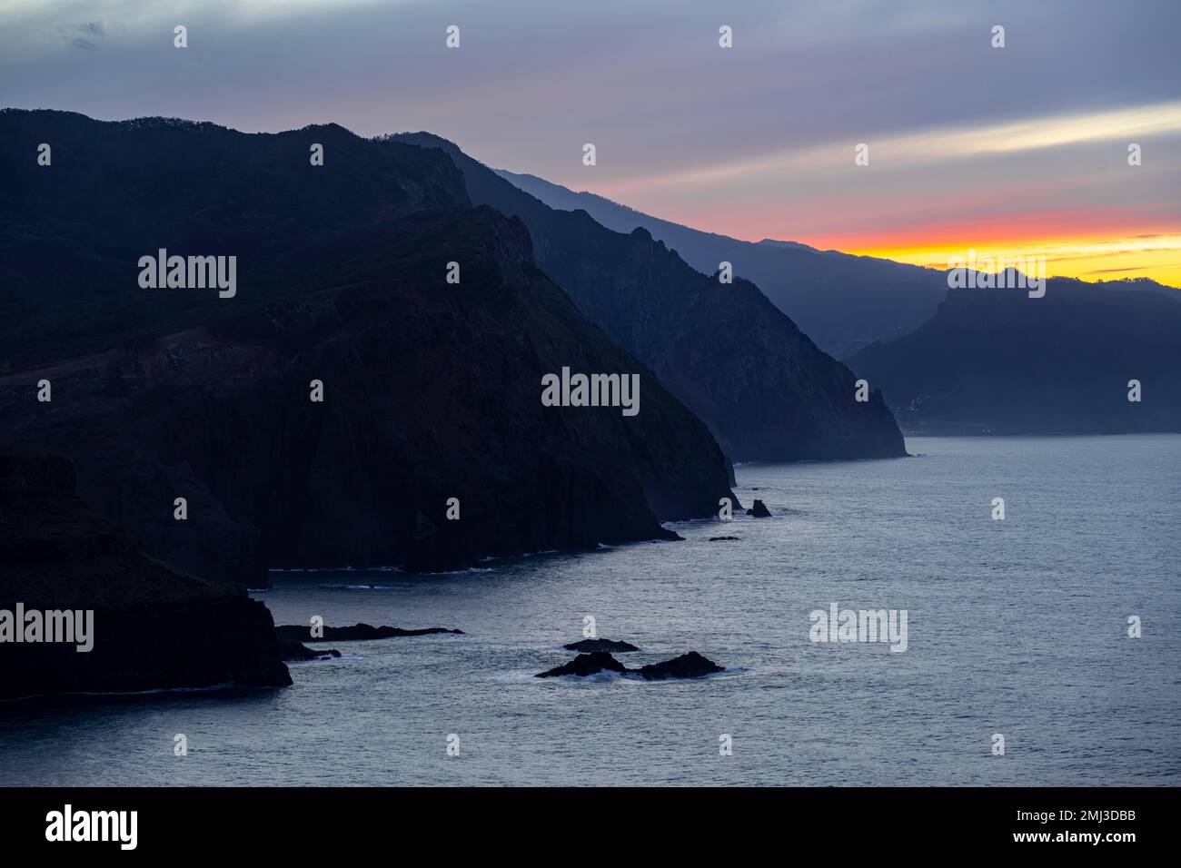 Lange Exposition, Küstenlandschaft, Klippen und Meer, Madeira, Portugal Stockfoto