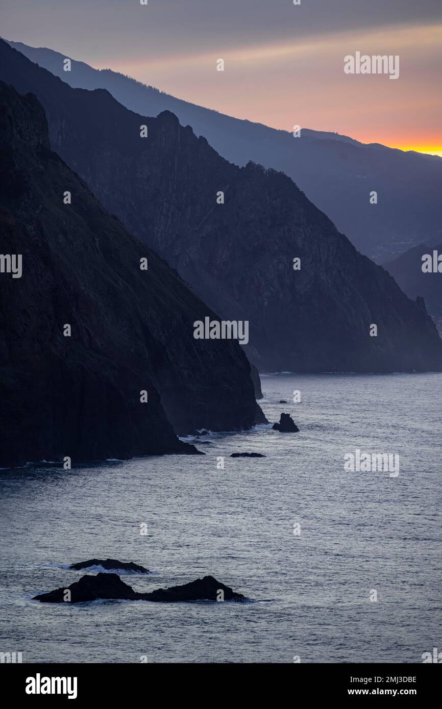 Lange Exposition, Küstenlandschaft, Klippen und Meer, Madeira, Portugal Stockfoto