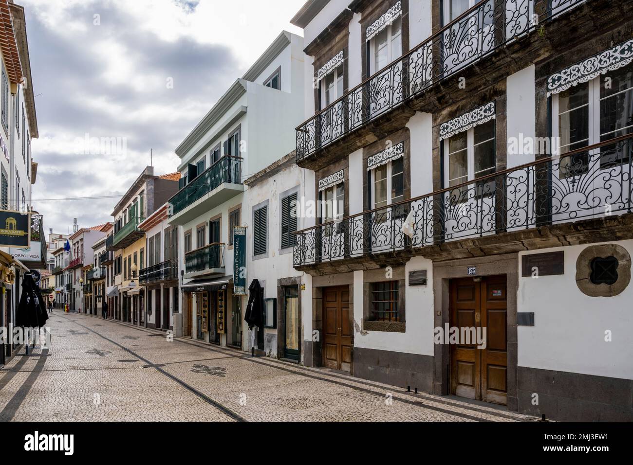 Altstadtgasse mit Häusern, Funchal, Madeira, Portugal Stockfoto