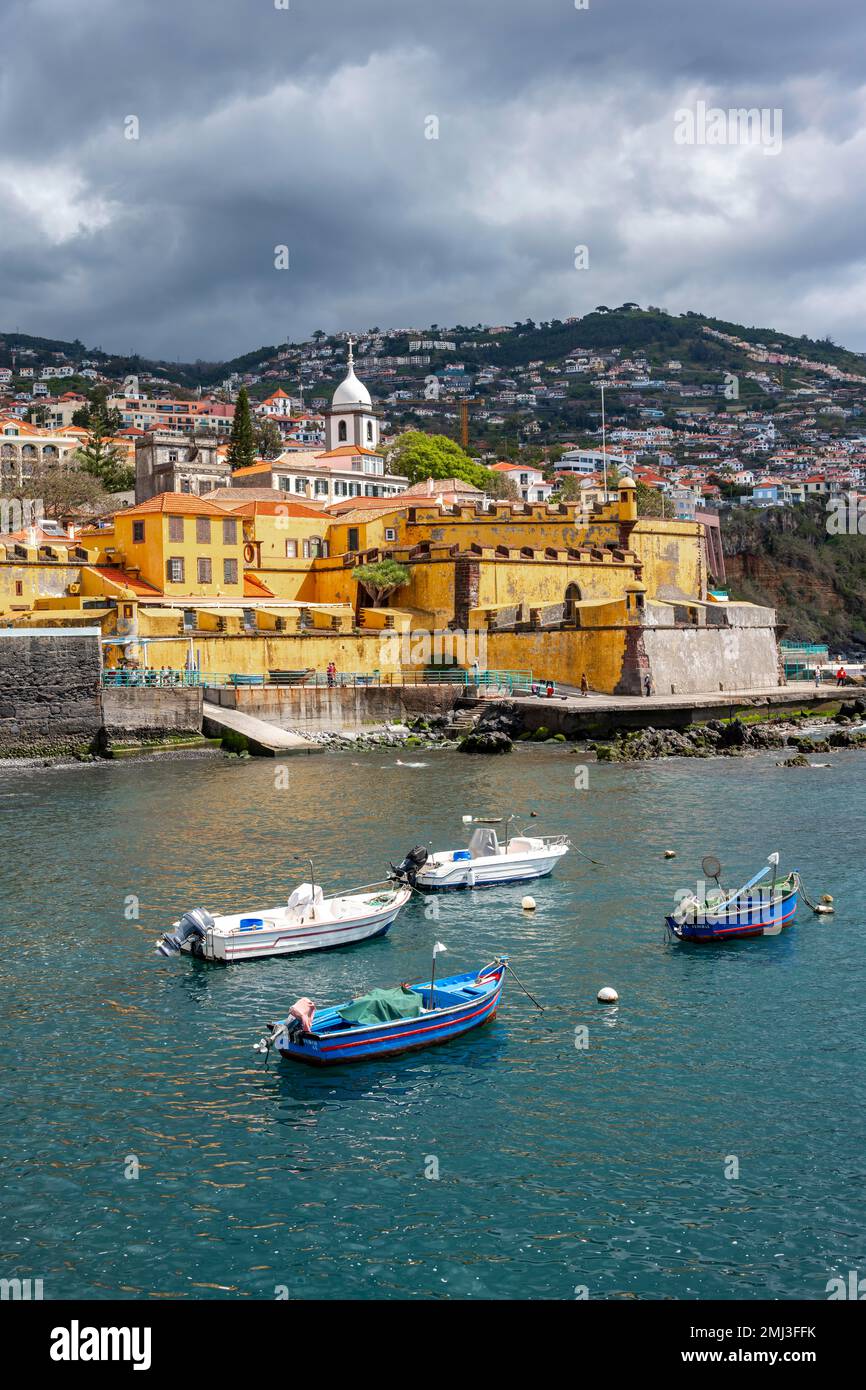 Hafen von Sao Tiago und Festung, Funchal, Madeira, Portugal Stockfoto