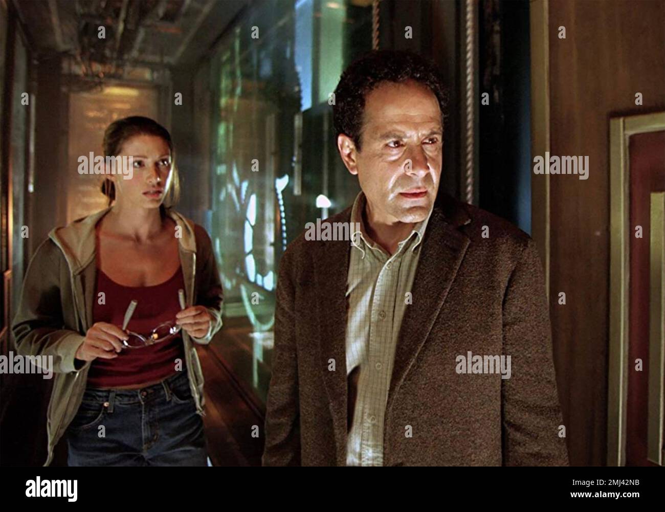 13 GEISTER 2001 Warner Bros Film mit Shannon Elizabeth und Tony Shalhoub Stockfoto
