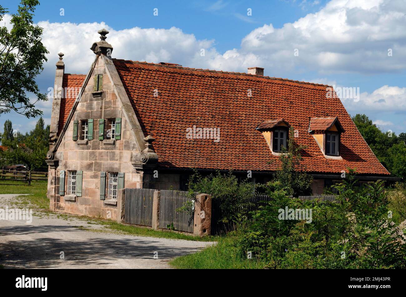Kleines Bauernhaus aus der Gegend von Fürth, erbaut 1670 Sandsteingipfel 1804, Frankonisches Freiluftmuseum, Eisweiherweg 1, Bad Windsheim, Mittelfrankreich Stockfoto
