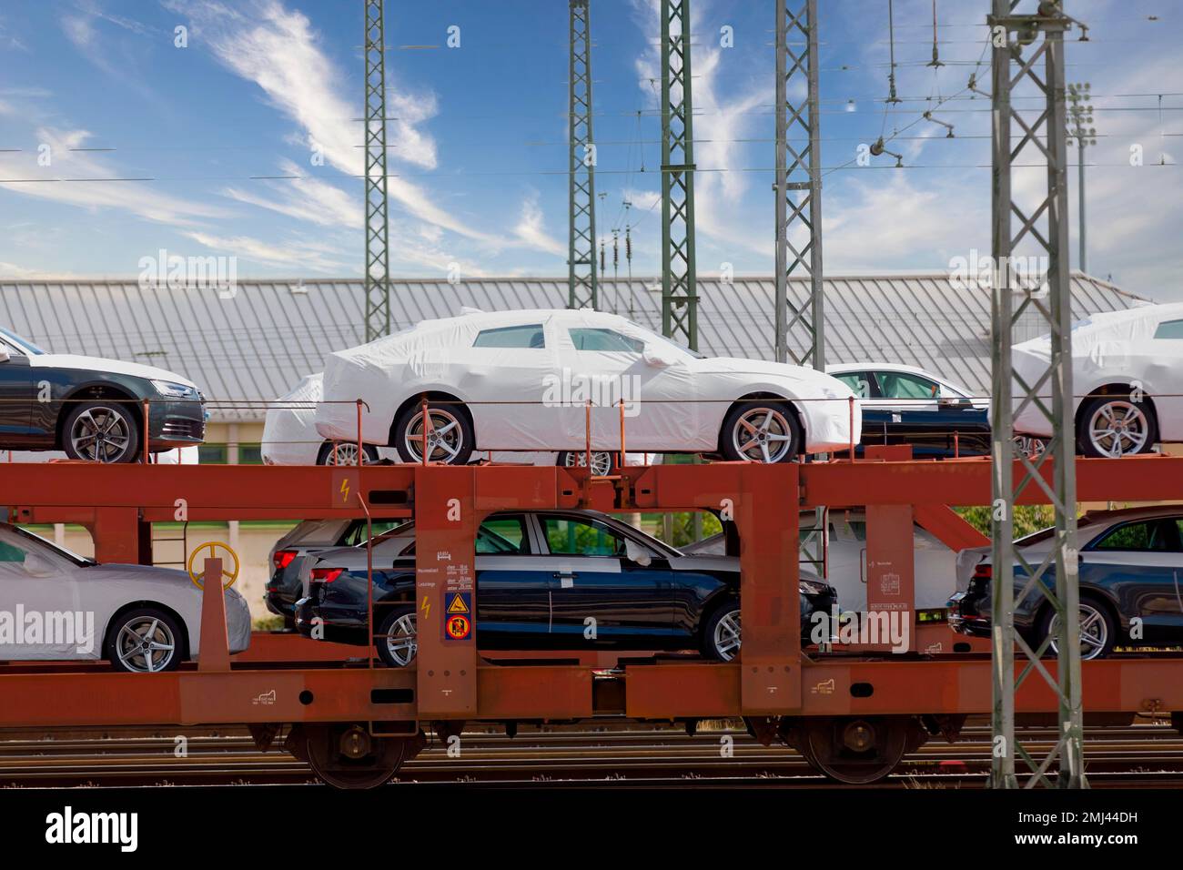 Autoverladung auf Güterwagen Stockfoto