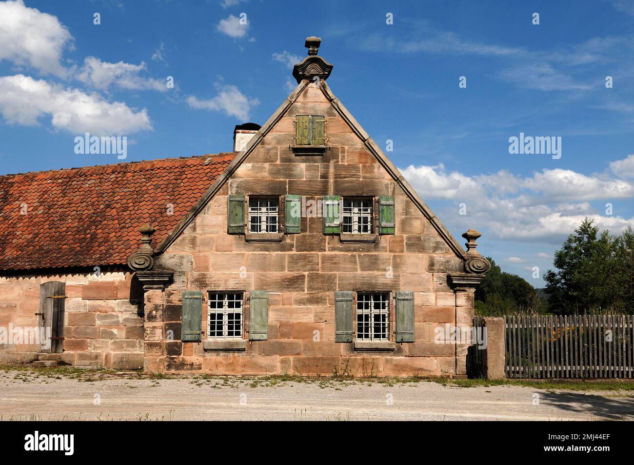 Kleiner Bauernhof erbaut 1670 Sandsteingipfel 1804, Frankonisches Freiluftmuseum, Bad Windsheim, Mittelfrankreich, Bayern, Deutschland Stockfoto