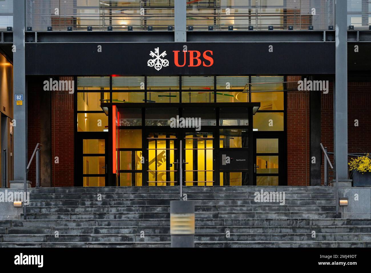 Eingang Bürogebäude UBS Bank Stockfoto