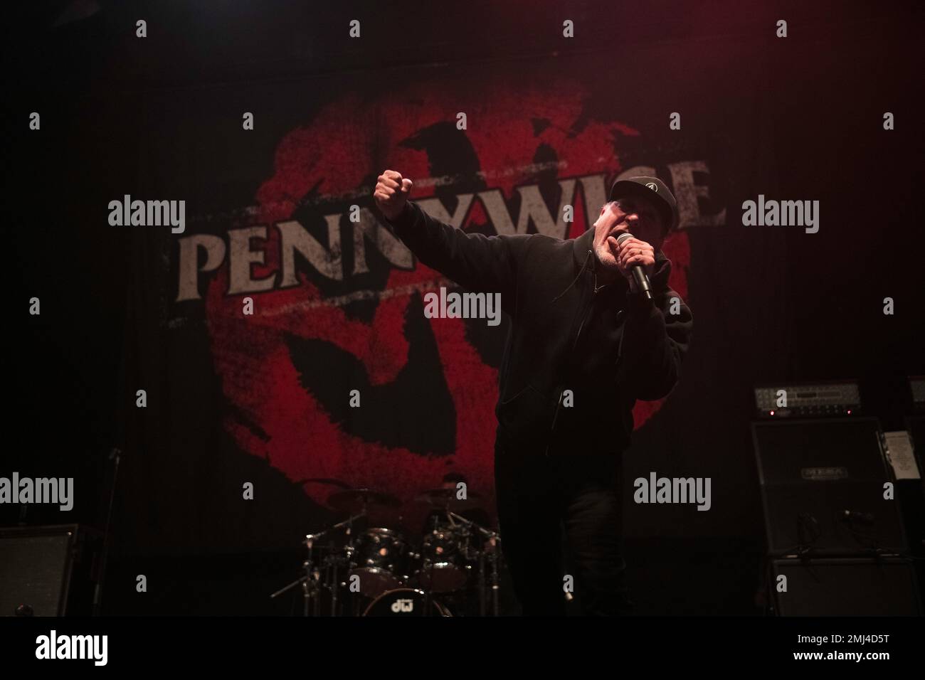 Pennywise, Punkband aus Kalifornien, tritt live in Hannover auf und unterstützt Dropkick Murphys bei seiner Europa-Tour 2023. Stockfoto