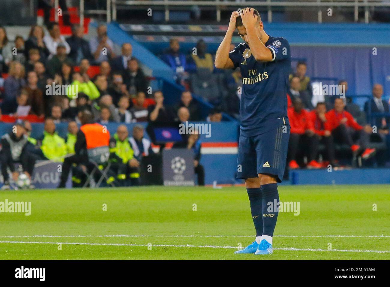 Real Madrid's Eden Hazard reacts after failing to score during the Champions League group A soccer match between PSG and Real Madrid at the Parc des Princes stadium in Paris, Wednesday, Sept. 18, 2019. (AP Photo/Michel Euler) Stockfoto