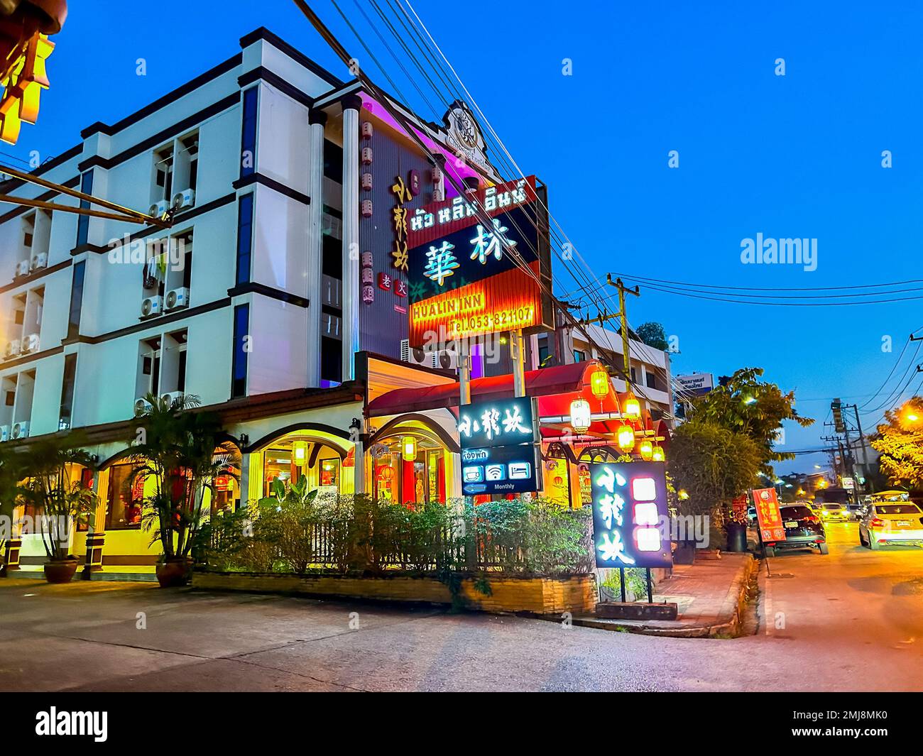 Chiang Mai, Thailand, Thai Restaurant, 'Hualin Inn', Retro Neon Schilder, Straßenszenen, draußen, nachts, Straßenszene, Lichter, (Unterbezirk "Chang Khlan"), Stockfoto