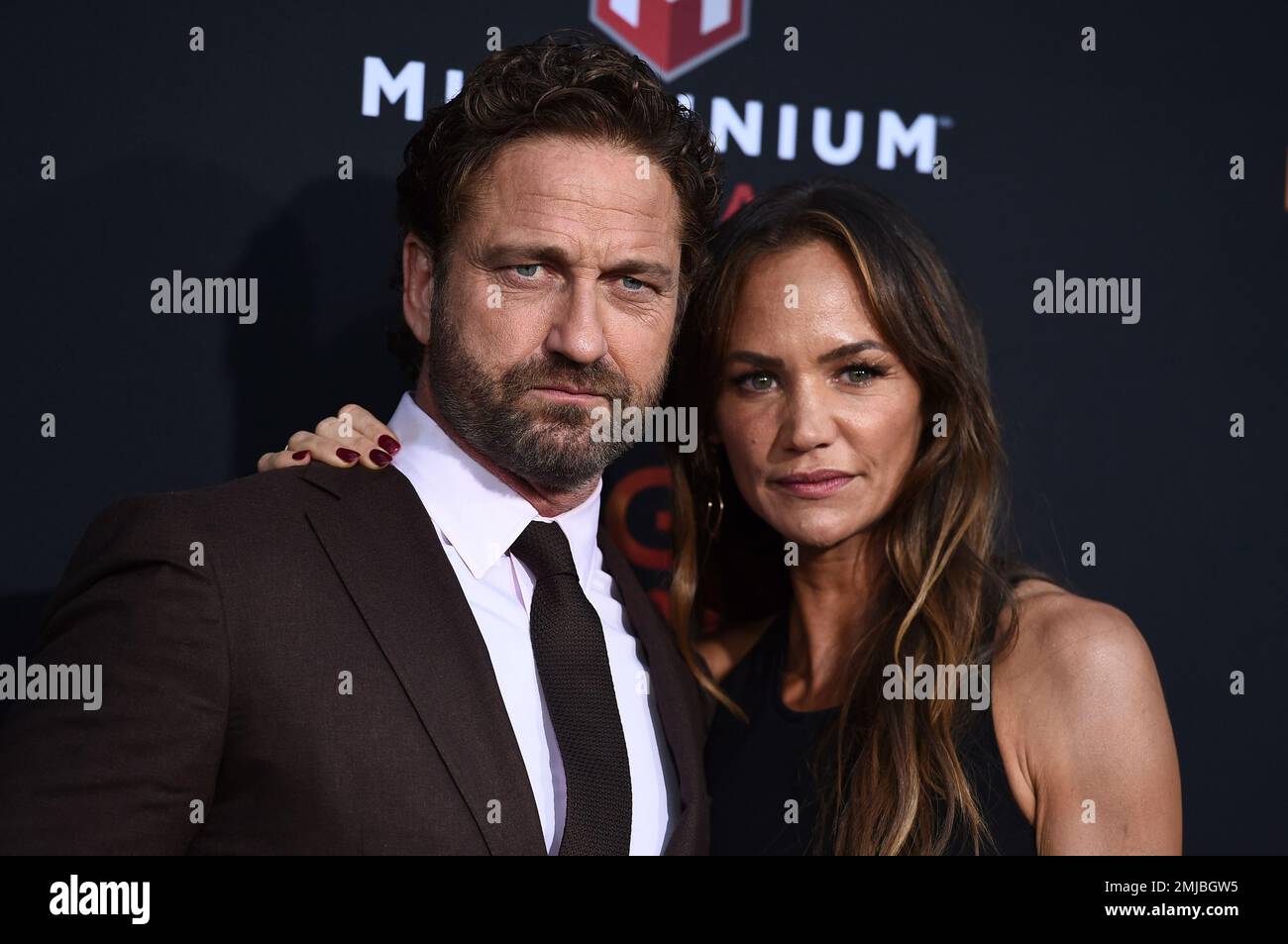 Gerard Butler left and Morgan Brown arrive at the Los Angeles premiere of Angel Has Fallen at the Regency Village Theatre on Tuesday Aug. 20 2019. Photo by Jordan Strauss Invision AP Stockfotografie