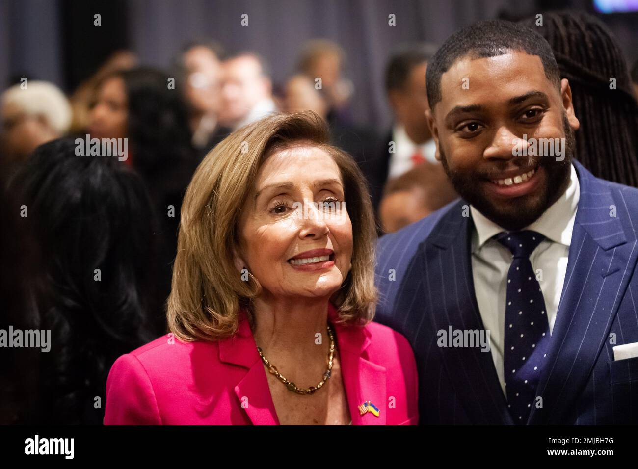 Washington, DC, USA. 16. Januar 2023. Die ehemalige Haussprecherin Nancy Pelosi posiert für ein Foto beim jährlichen MLK Day Breakfast des National Action Network. Präsident Joe Biden war Hauptredner bei einer Veranstaltung zu Ehren von Pelosi, Arndrea Waters King vom Drum Major Institute, Minyon Moore von der Dewey Square Group und Ray Curry von der United Automobile, Aerospace, and Agricultural Implement Workers (UAW) Union für ihren Beitrag zu den Bürgerrechten in den Vereinigten Staaten. (Kreditbild: © Allison Bailey/SOPA Images via ZUMA Press Wire) NUR REDAKTIONELLE VERWENDUNG! Nicht für den kommerziellen GEBRAUCH! Stockfoto