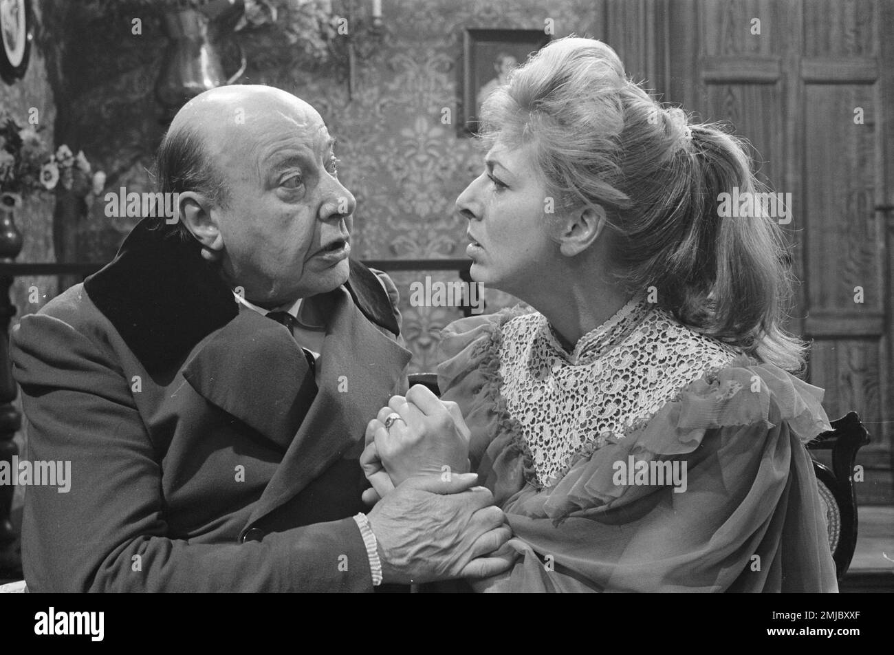 Niederländische Geschichte: The Baretts van Wimpele Straat , TV Show, Actors Albert van Dalsum und Ellen Vogel; Datum: 14. November 1962 Stockfoto