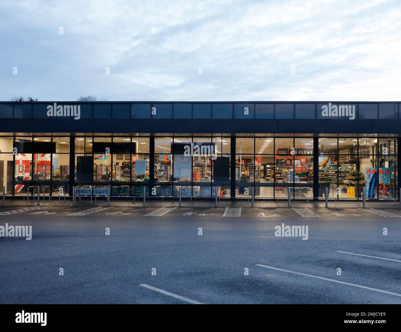 Leerer Supermarkt, Aldi Superstore, Taunton, Somerset, England, Vereinigtes Königreich Stockfoto